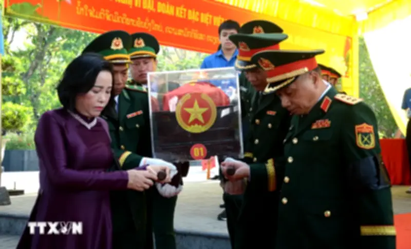 Phó Chủ tịch Quốc hội Nguyễn Thị Thanh dự lễ an táng hài cốt liệt sỹ tại Huế