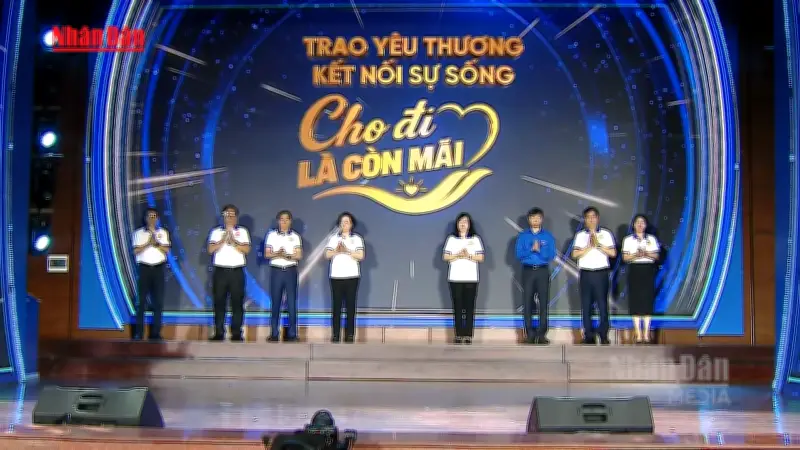 Phó Thủ tướng đăng ký hiến mô, tạng tại lễ tưởng niệm người hiến tặng