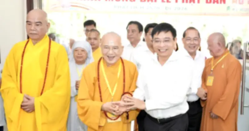Phó thủ tướng Nguyễn Văn Thắng chúc mừng Phật đản tại Huế