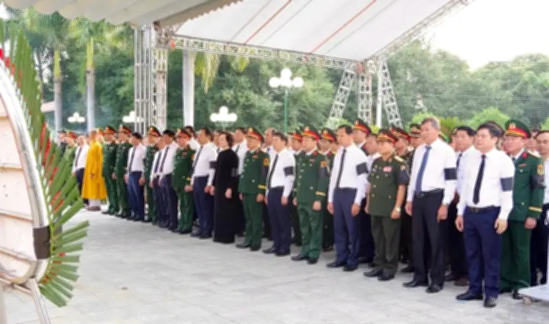 Phó Thủ tướng Phạm Thị Thanh Trà dự lễ truy điệu hài cốt liệt sĩ tại Điện Biên