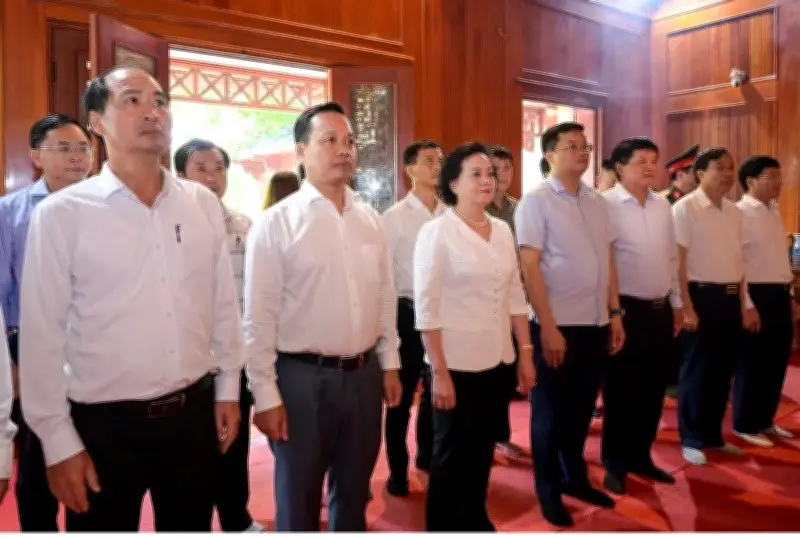 Phó Thủ tướng Phạm Thị Thanh Trà dâng hương tưởng niệm Đại tướng Võ Nguyên Giáp