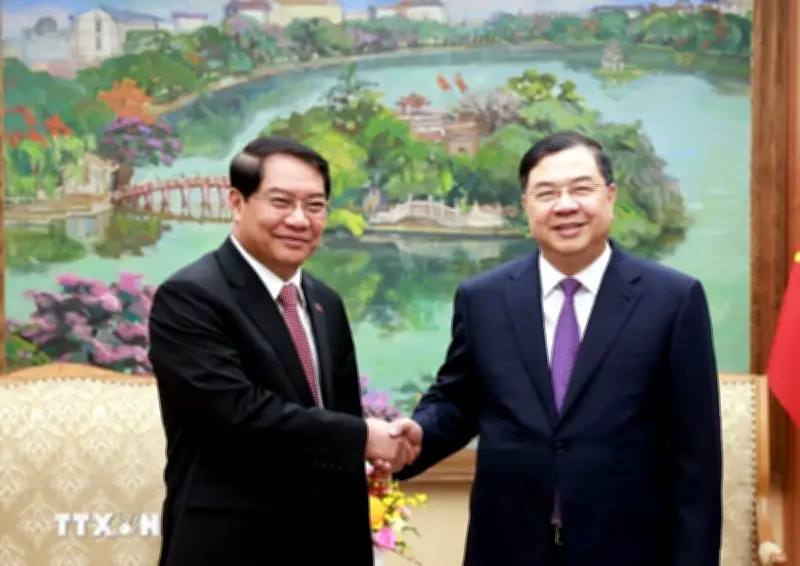 Phó Thủ tướng thường trực tiếp Bí thư Thành ủy, Chủ tịch HĐND thủ đô Viêng Chăn