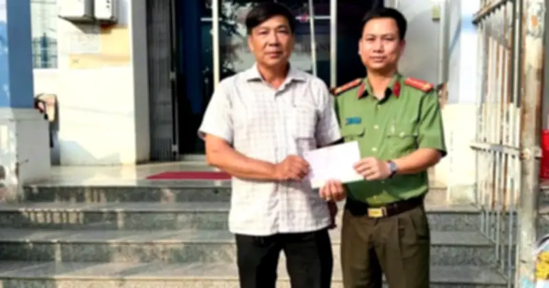 Phó trưởng Công an xã Bình Thành hoàn trả hơn 211 triệu đồng chuyển nhầm