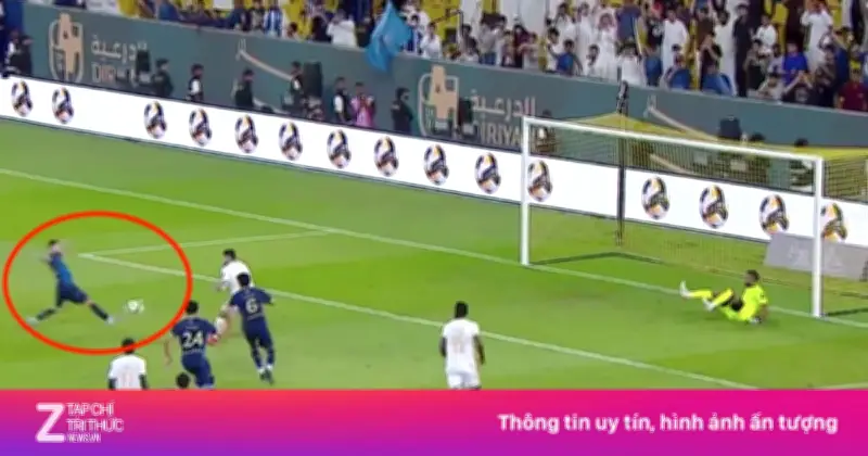 Pha bóng nghiệt ngã: Thủ môn cản phá penalty, đồng đội đá phản lưới nhà