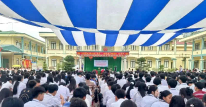 Phiên tòa giả định về pháp luật thu hút hơn 1.000 học sinh Thanh Hóa