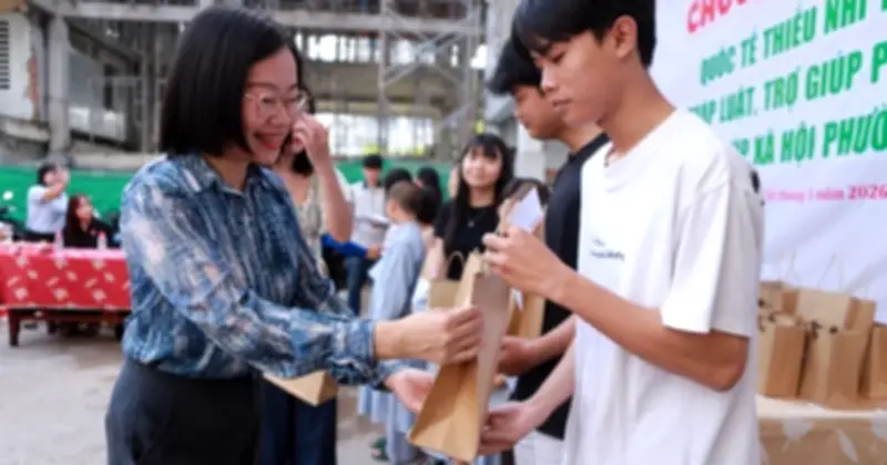 Phường An Khánh trao quà và tuyên truyền pháp luật cho trẻ em cơ nhỡ
