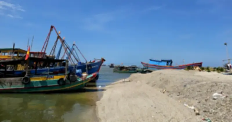 Phường Phước Thắng yêu cầu thu dọn vỏ sò ốc san lấp trái phép bờ sông Cửa Lấp
