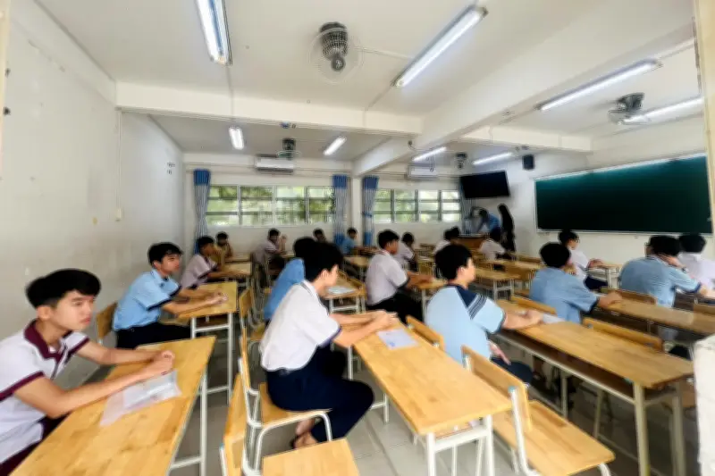 Phòng thi chỉ có một thí sinh nữ: Nam sinh bất ngờ