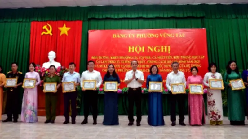 Phường Vũng Tàu khen thưởng 51 tập thể, cá nhân làm theo gương Bác Hồ