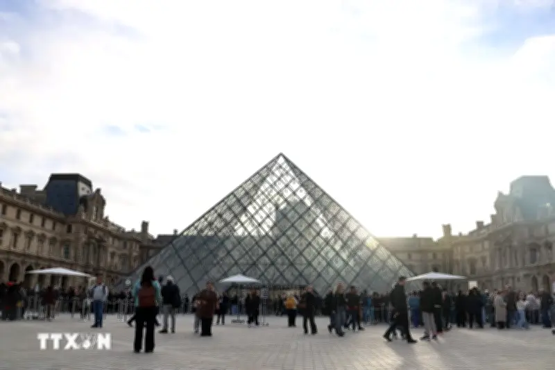 Pháp bắt giữ nghi phạm lên kế hoạch tấn công khủng bố nhằm vào bảo tàng Louvre