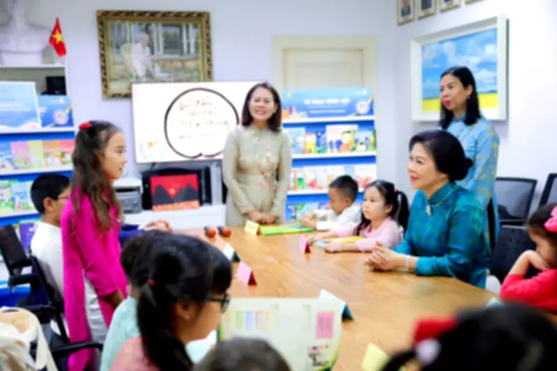 Phu nhân Tổng Bí thư, Chủ tịch nước thăm lớp tiếng Việt Lạc Hồng tại Singapore