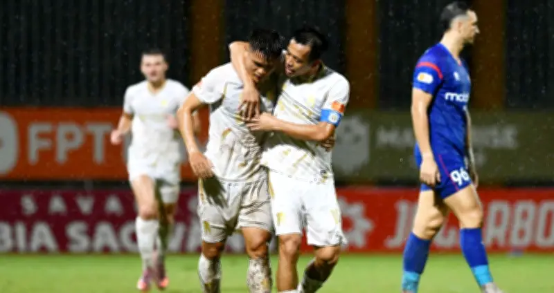 PVF CAND thua Hà Nội FC 1-2 tại vòng 23 V-League 2025-26