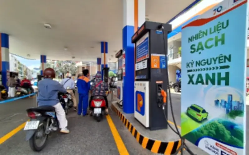 PVOIL dừng bán xăng RON95 từ tháng 5/2026, chuyển sang xăng E10