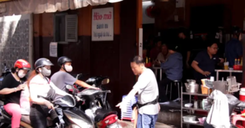 Quán bánh mì Hòa Mã gần 70 năm lưu giữ hương vị Sài Gòn xưa