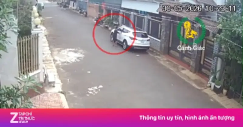 Quên chìa khóa trên xe, chủ ôtô tá hỏa khi bé trai 12 tuổi lái xe đi