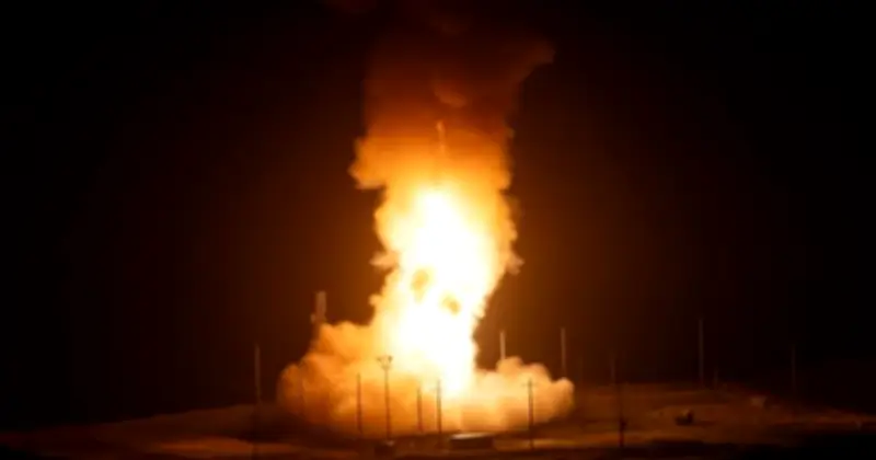 Quân đội Mỹ phóng thử tên lửa đạn đạo Minuteman III không đầu đạn