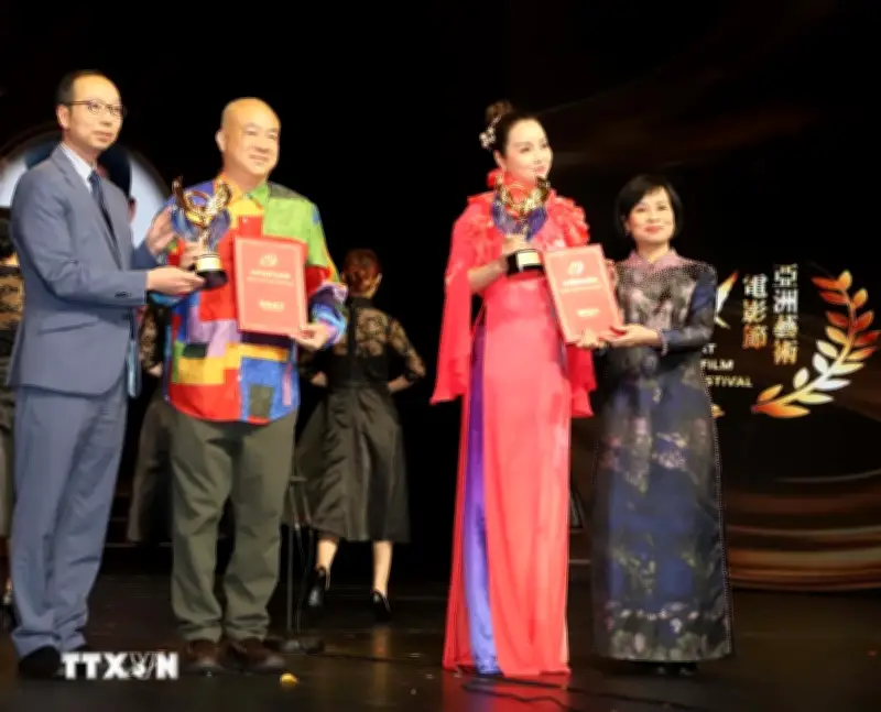 Quận Kỳ Nam Thắng giải Đạo diễn xuất sắc nhất tại Liên hoan phim châu Á