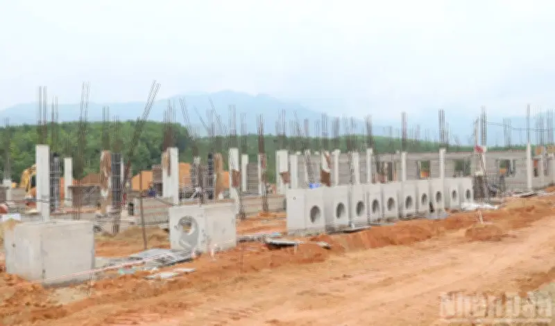 Quảng Ngãi yêu cầu đẩy nhanh tiến độ xây dựng trường nội trú vùng biên