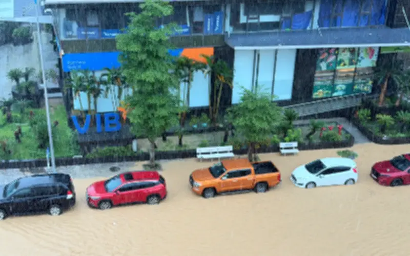 Quảng Ninh chìm trong biển nước sau trận mưa lớn hơn 200mm