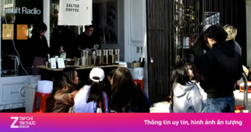 Quầy cà phê 'cóc' ghế nhựa đỏ của du học sinh Việt gây sốt tại Mỹ