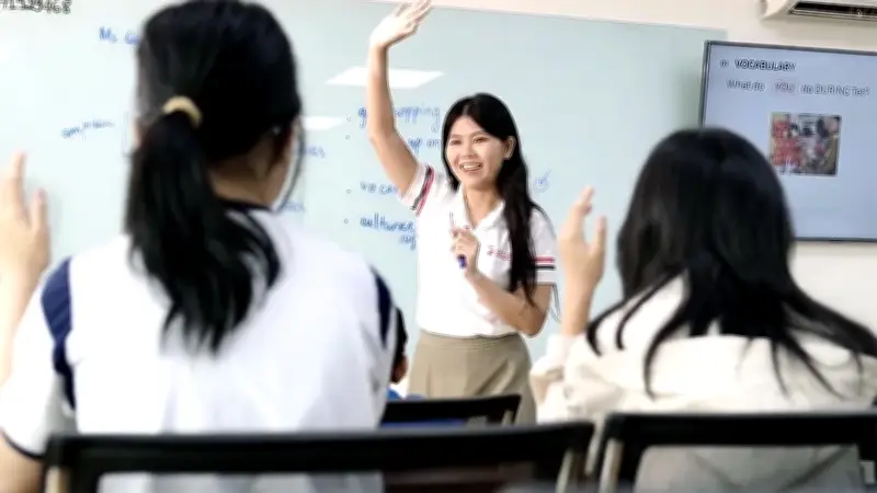 Quy đổi chứng chỉ ngoại ngữ: Học IELTS từ sớm, lợi hay hại?