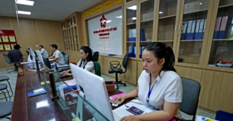 Quy định mới về thẩm quyền xếp lương viên chức cấp huyện vào làm công chức xã