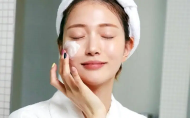 Quy trình 4 bước skincare buổi tối cho da dầu sạch sâu, sáng mịn
