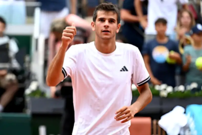 Rafael Jodar 19 tuổi ngược dòng vào tứ kết Roland Garros 2026