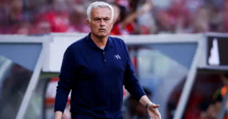 Real Madrid mất 15 triệu euro để đưa Mourinho về Benfica