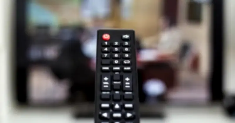 Remote đa năng dần trở thành món đồ cổ lỗi thời trong phòng khách