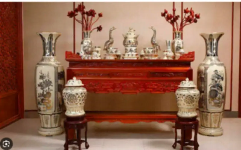 Sơ đồ bài trí bàn thờ gia tiên chuẩn phong thủy: Đặt đúng tài lộc đến, sai phạm đại kỵ