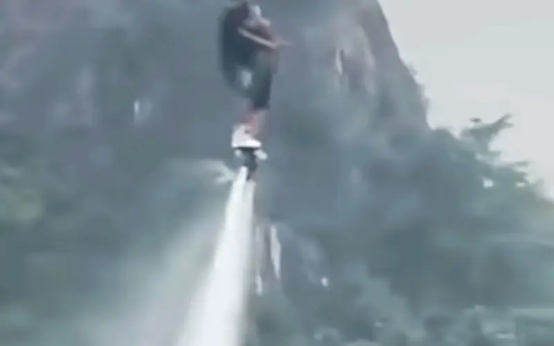 Sự cố flyboard tại Ninh Bình: Hai người rơi xuống nước, một người mắc kẹt