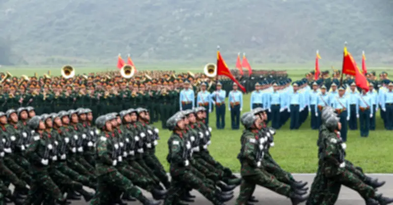 Sĩ quan quân đội nghỉ hưu sớm có thể được hỗ trợ 5 tháng tiền lương