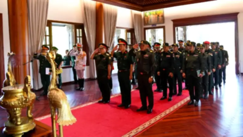 Sĩ quan trẻ ba nước dâng hương tưởng niệm tại Bảo tàng Hồ Chí Minh