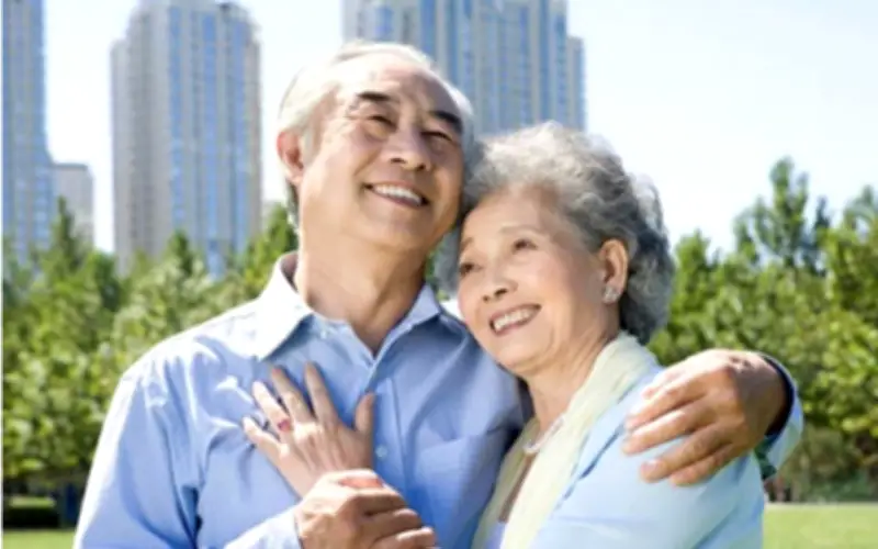 Sau tuổi 60, hạnh phúc không nằm ở tiền bạc mà ở 4 điều thực tế này