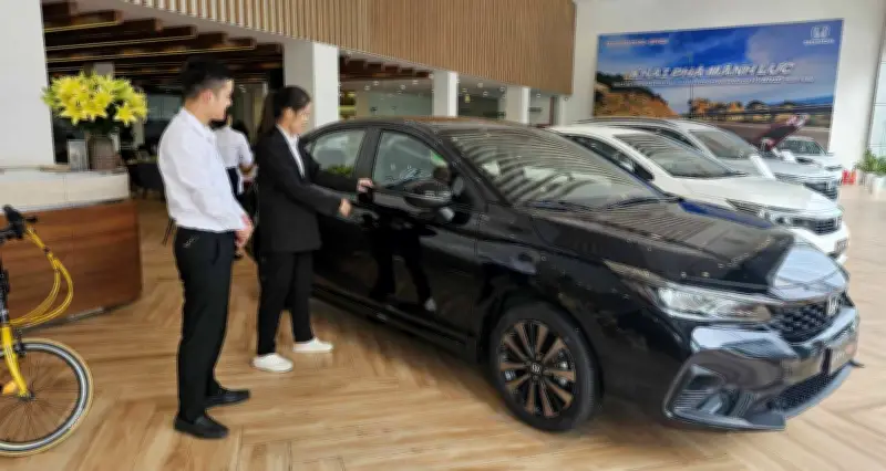 Sức mua thị trường ô tô quay đầu giảm nhẹ, khuyến mãi giảm giá vẫn ngập tràn