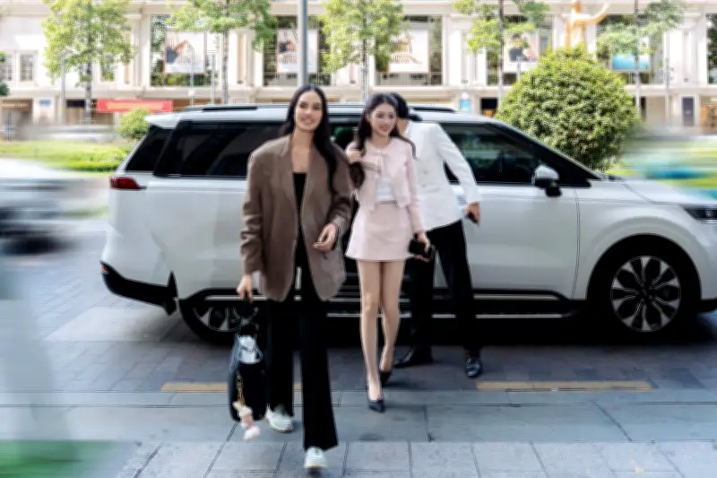 Sôi sắc vóc Đường Kim, Miss World Julia Morley ngày trở lại Việt Nam