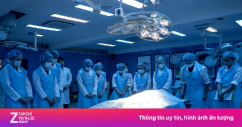 Sinh viên Nhật cúi đầu tri ân người hiến xác tại Đại học Y Dược TP.HCM