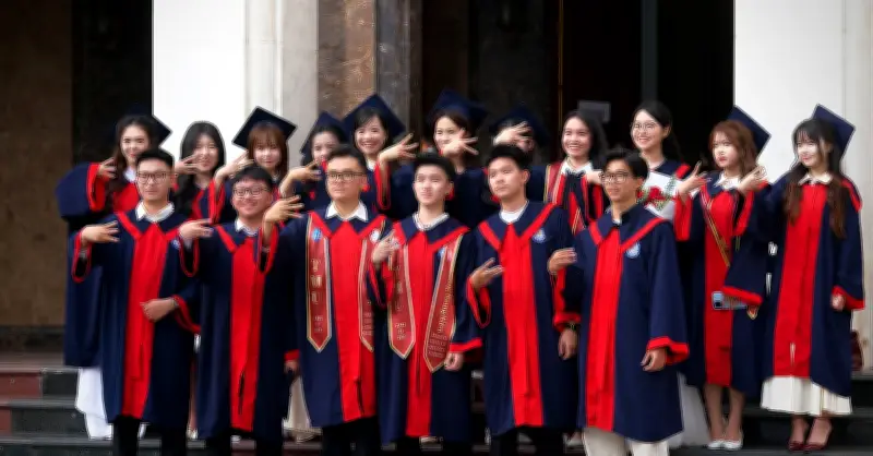 Sinh viên xuất sắc vào nhà nước có thể được hưởng thêm phụ cấp 150% lương