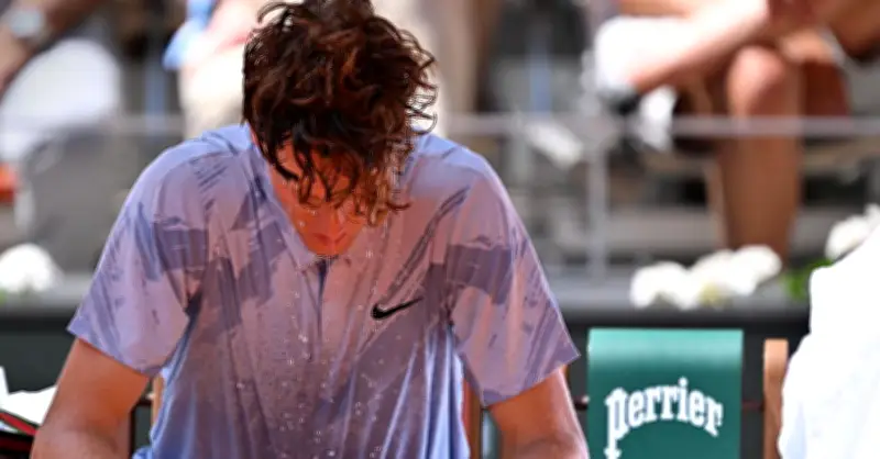 Sinner bị loại khỏi Roland Garros sau cú sụp đổ vì lo lửa Paris