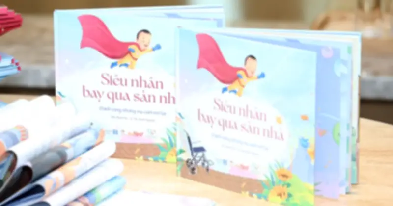 Siêu nhân bay qua sàn nhà: Hành trình cảm hứng của cha con bé Mark