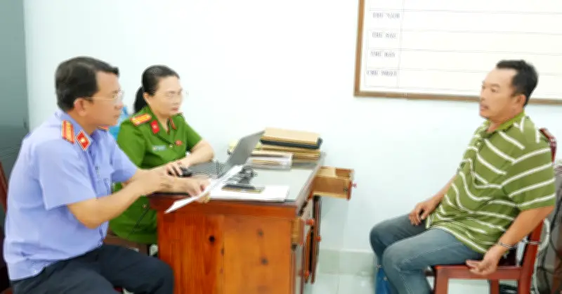 Sáng nhà nói chuyện, người đàn ông đâm con rể của nữ hàng xóm tử vong