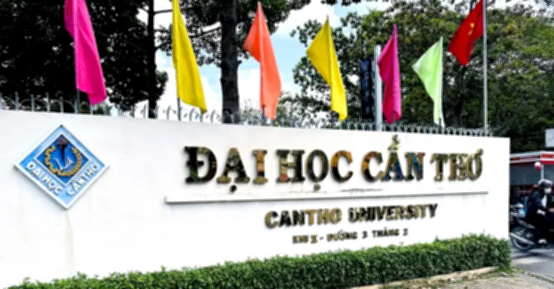 Sáp nhập trường cao đẳng luật vào đại học, thành lập phân hiệu mới