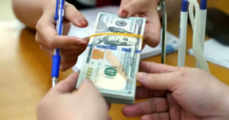 Tỷ giá USD hôm nay 26/5: Ngân hàng tăng, tự do giảm