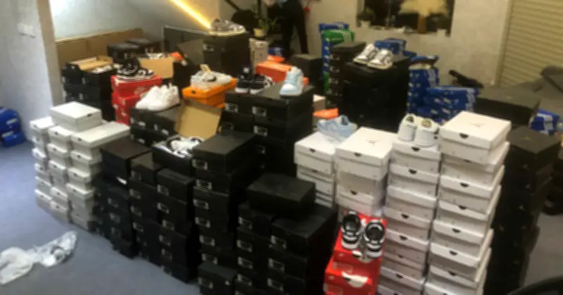 Đột kích công ty kinh doanh hàng giả Nike, Adidas trên Shopee, TikTok