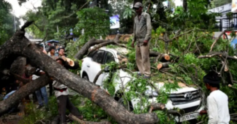 Ít nhất 104 người chết trong bão lớn ở bang Uttar Pradesh, Ấn Độ