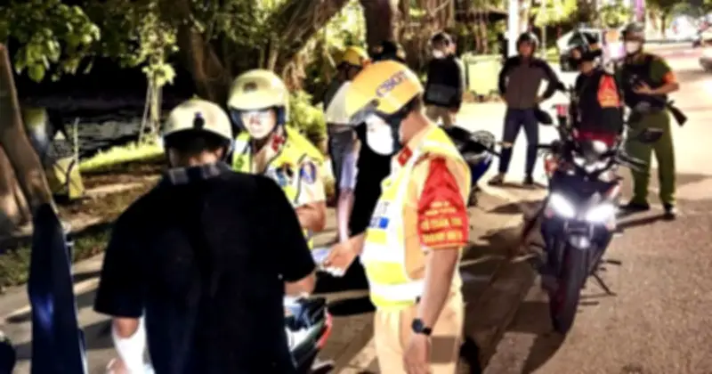 Tổ tuần tra đêm đặc biệt của Công an Huế: Những chiến sĩ trẻ giữ bình yên phố