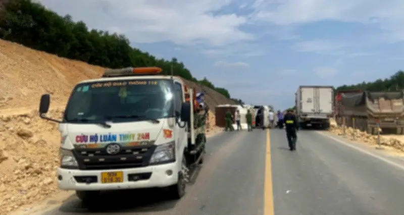 Tai nạn giao thông nghiêm trọng trên cao tốc Cam Lộ - La Sơn, hai người tử vong