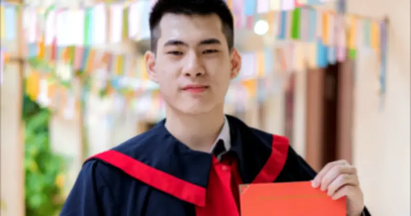Thủ khoa GPA 4.0 Đại học Kinh tế Quốc dân: Hành trình tự định hướng từ gia đình không ai theo kinh tế