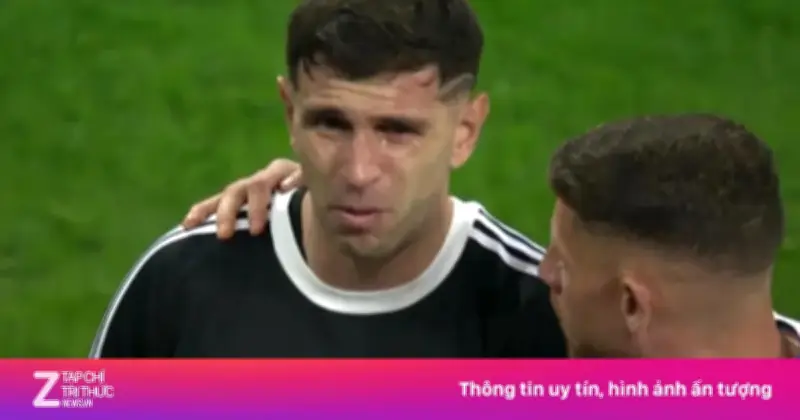 Thủ môn Martinez bật khóc sau khi cùng Aston Villa vô địch Europa League